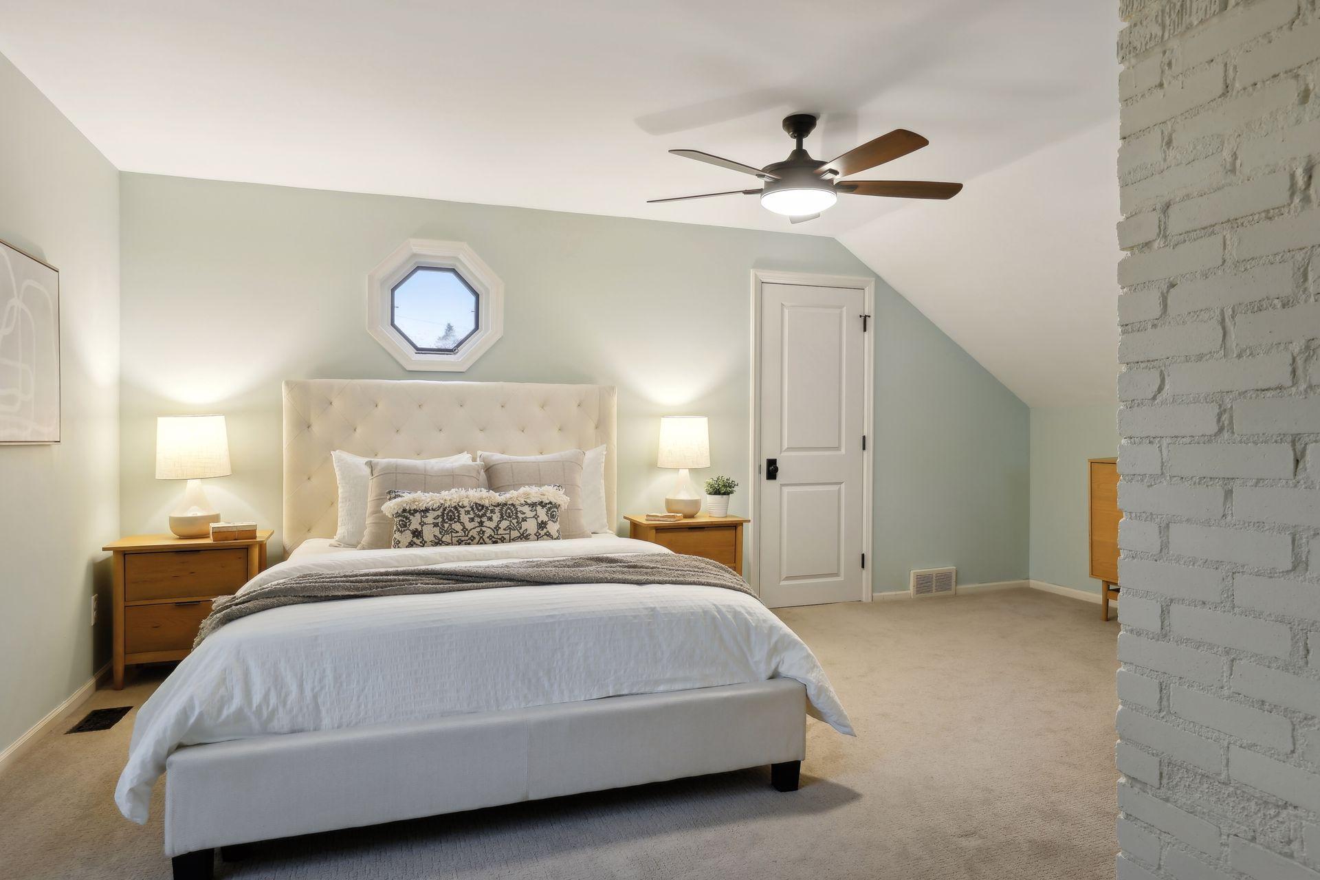 1617 Dunlap Street N