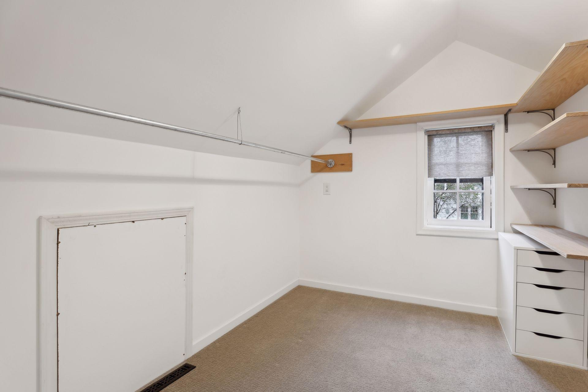 1617 Dunlap Street N