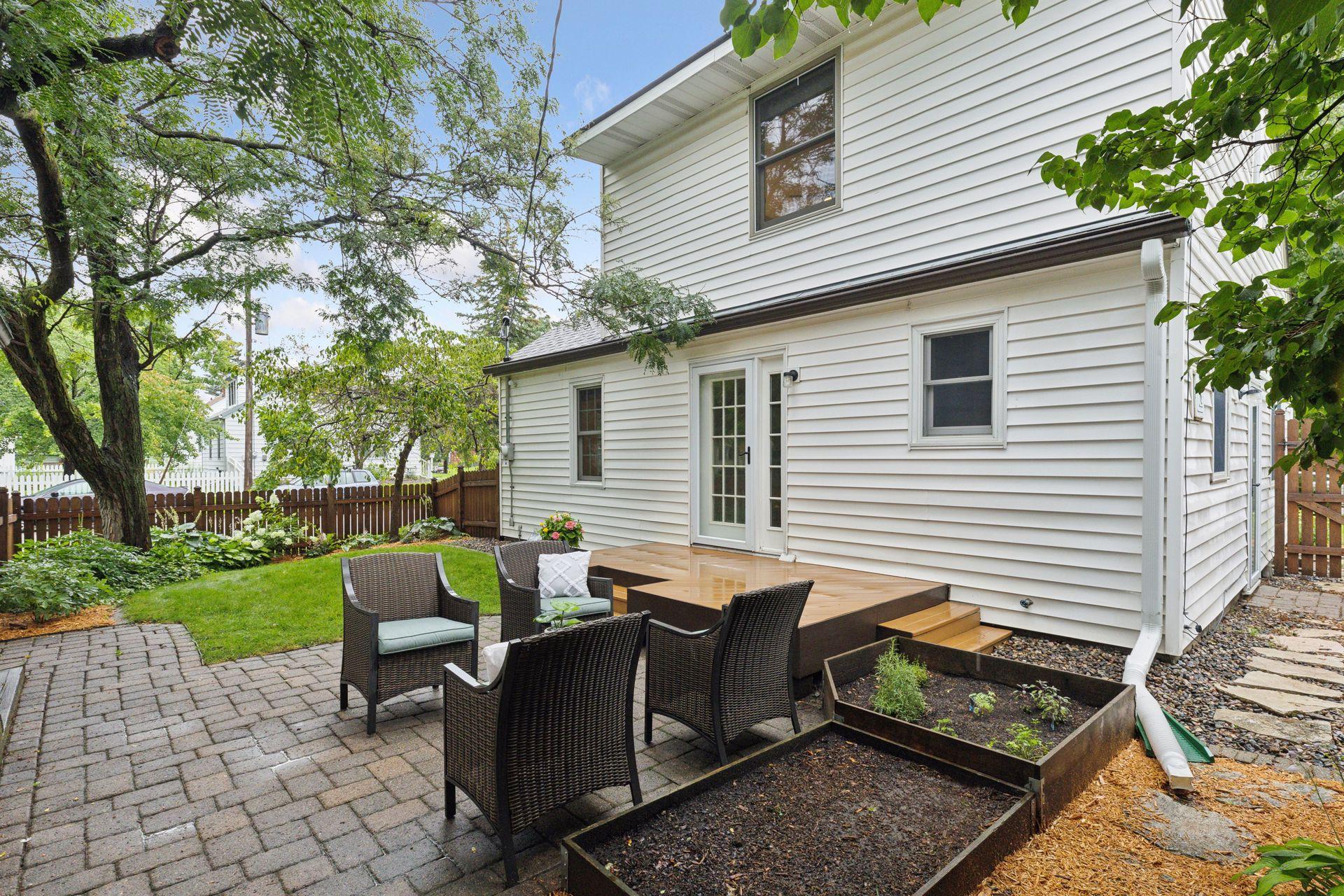 1617 Dunlap Street N