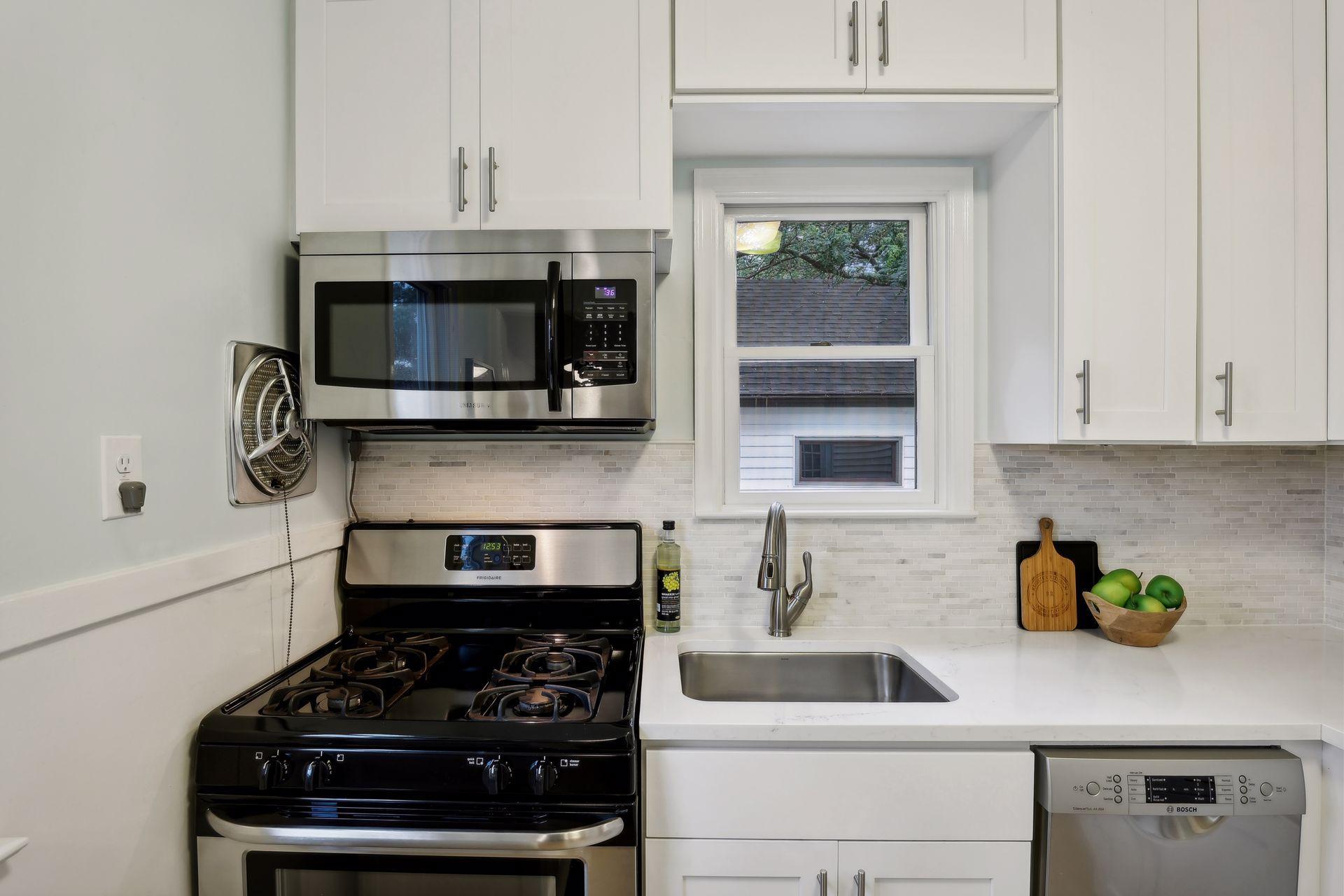 1617 Dunlap Street N