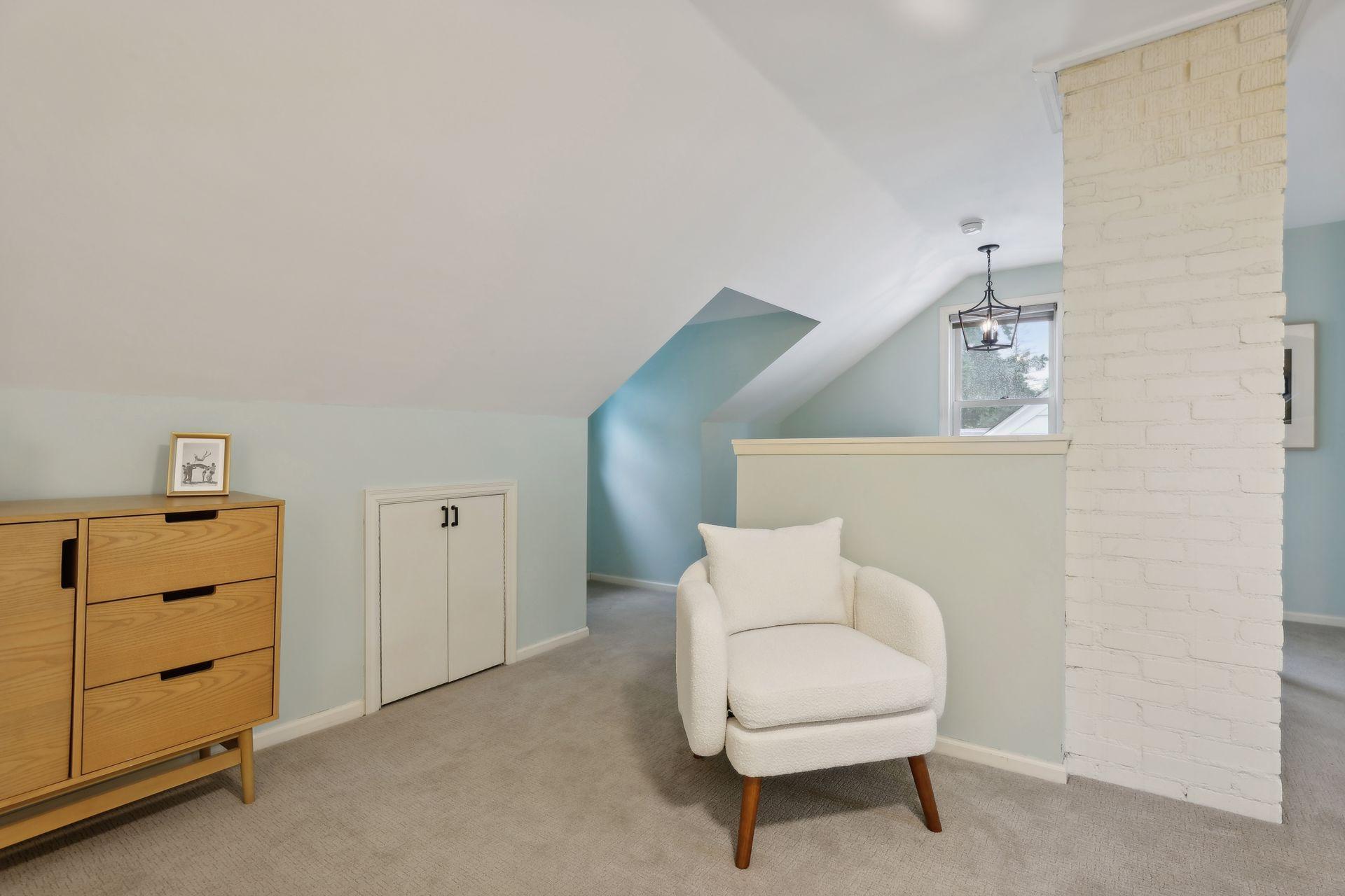 1617 Dunlap Street N