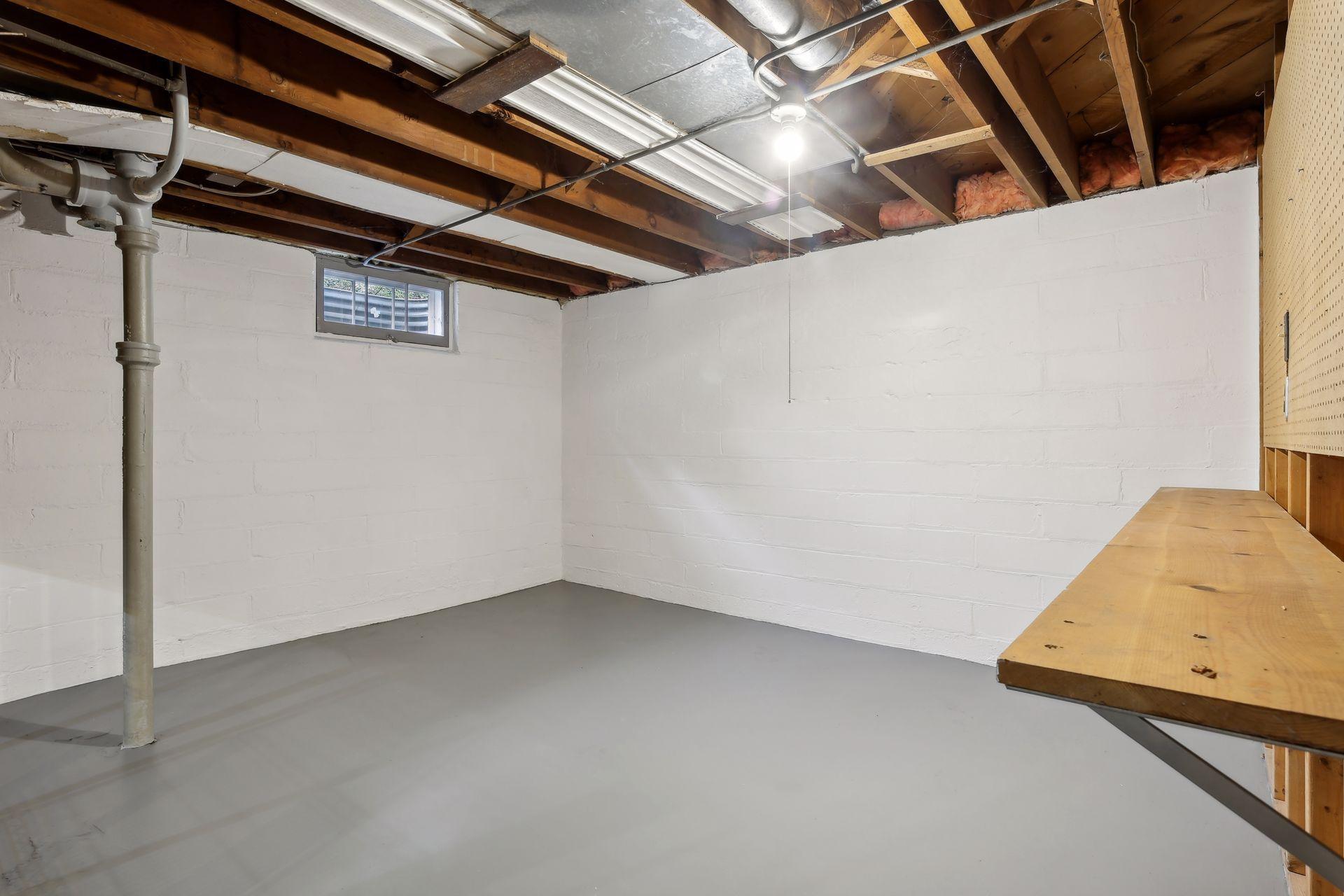 1617 Dunlap Street N