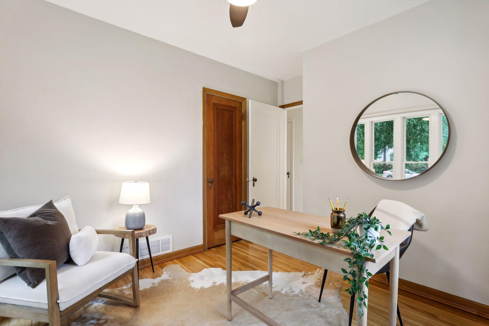 1617 Dunlap Street N