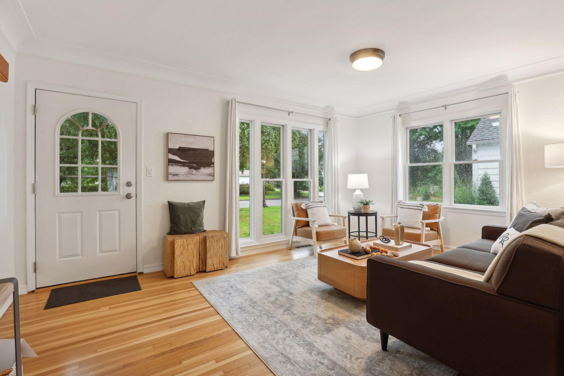 1617 Dunlap Street N