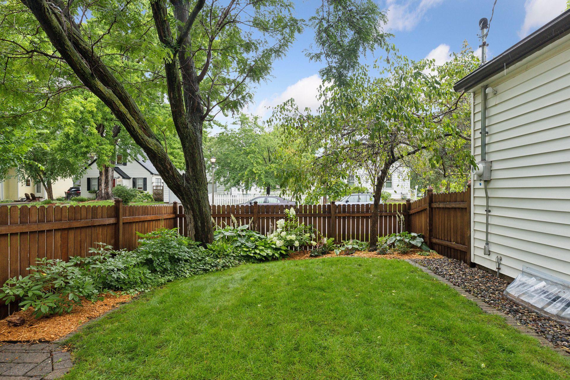 1617 Dunlap Street N