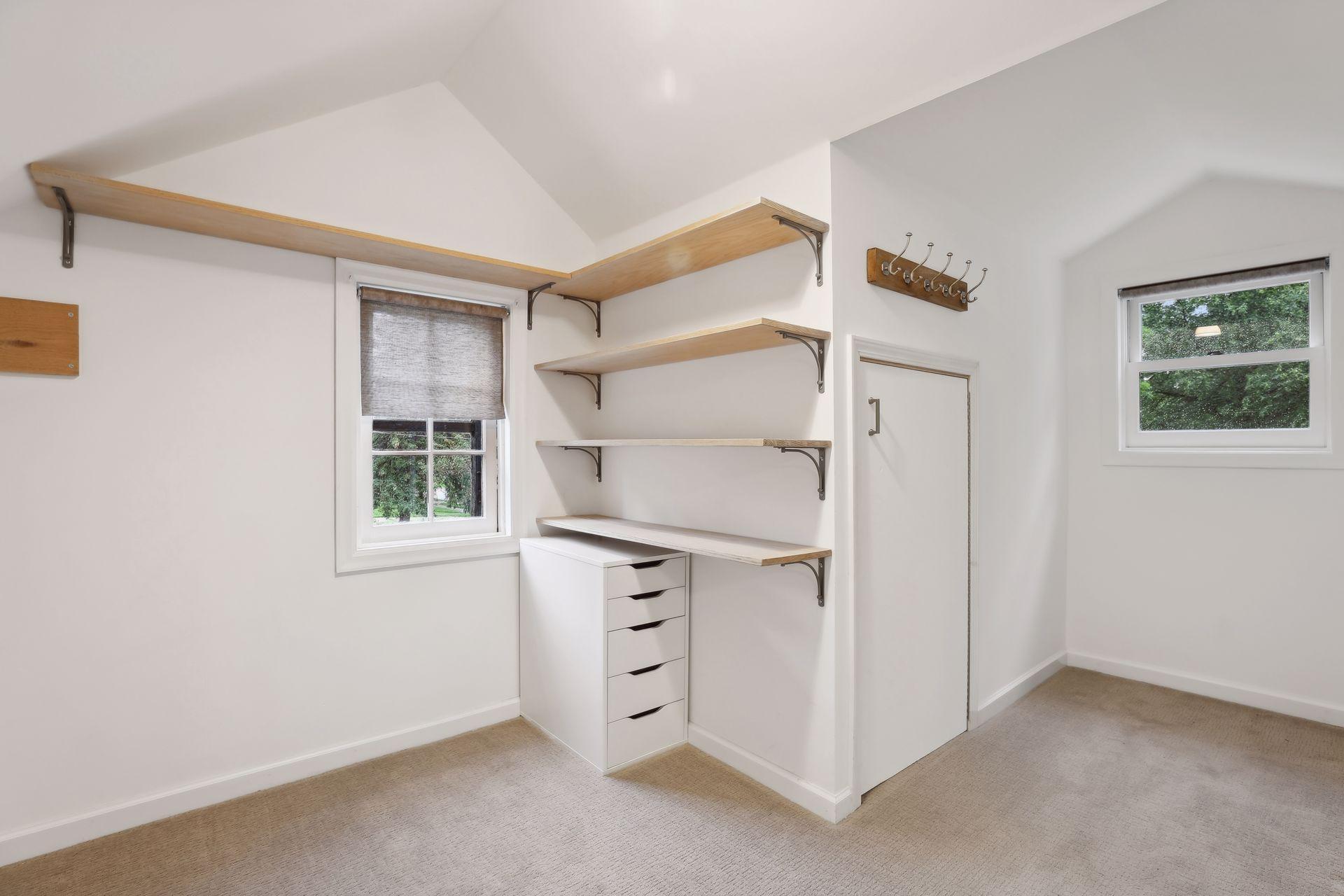 1617 Dunlap Street N