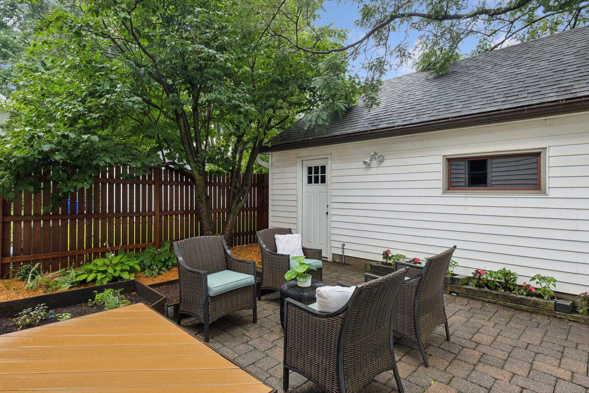 1617 Dunlap Street N