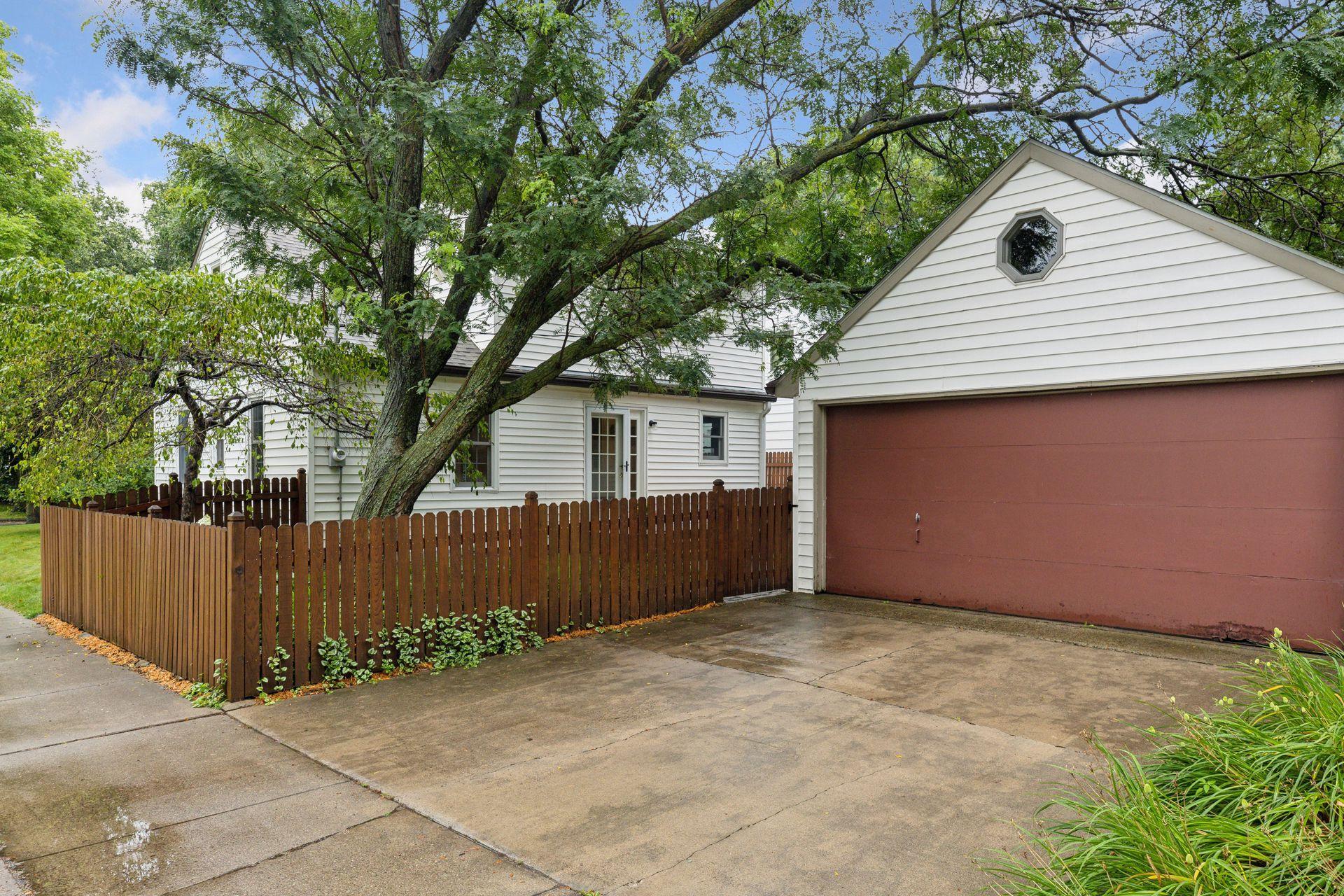 1617 Dunlap Street N