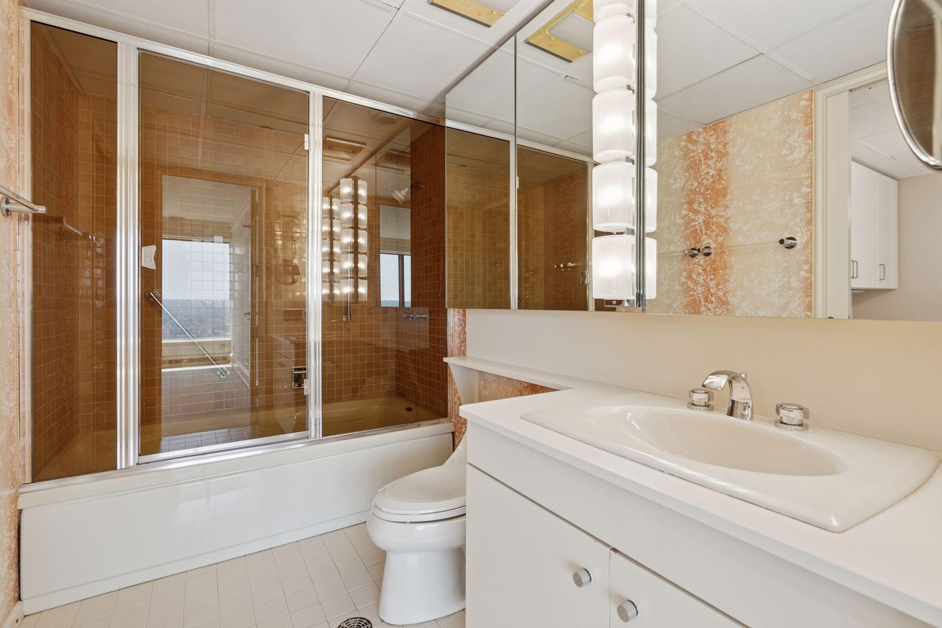 59 4th Street W Unit: 22A