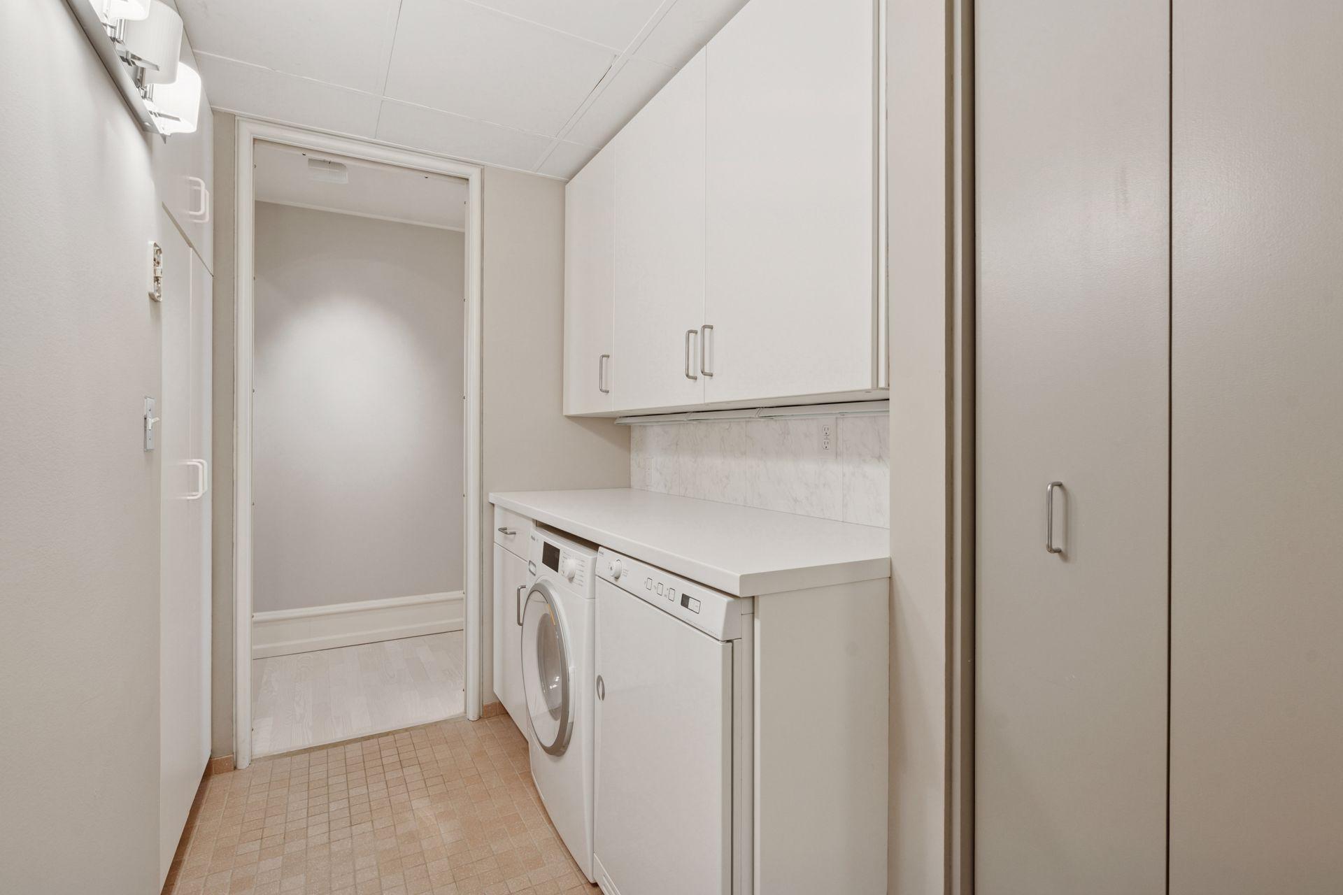 59 4th Street W Unit: 22A