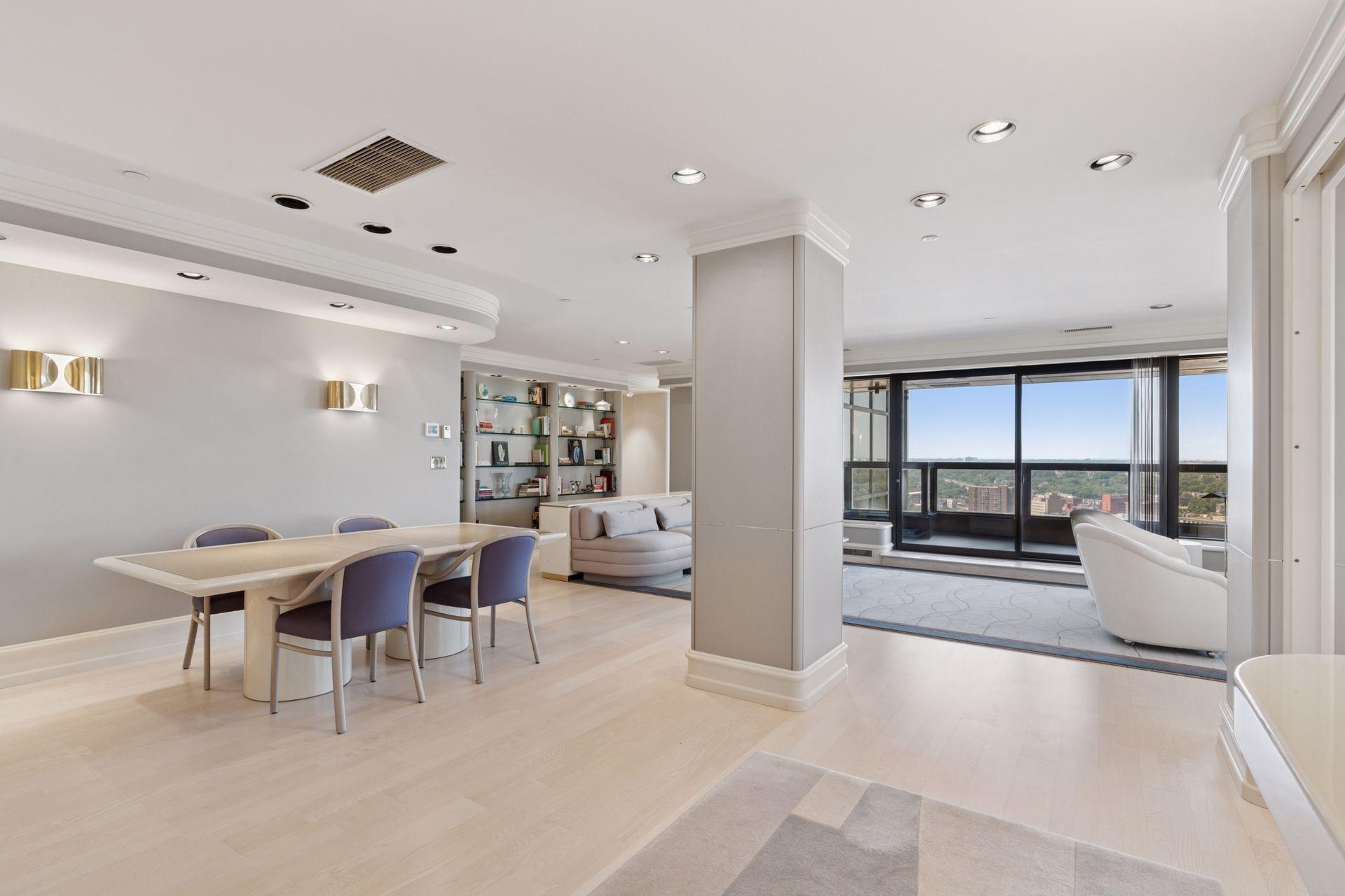 59 4th Street W Unit: 22A