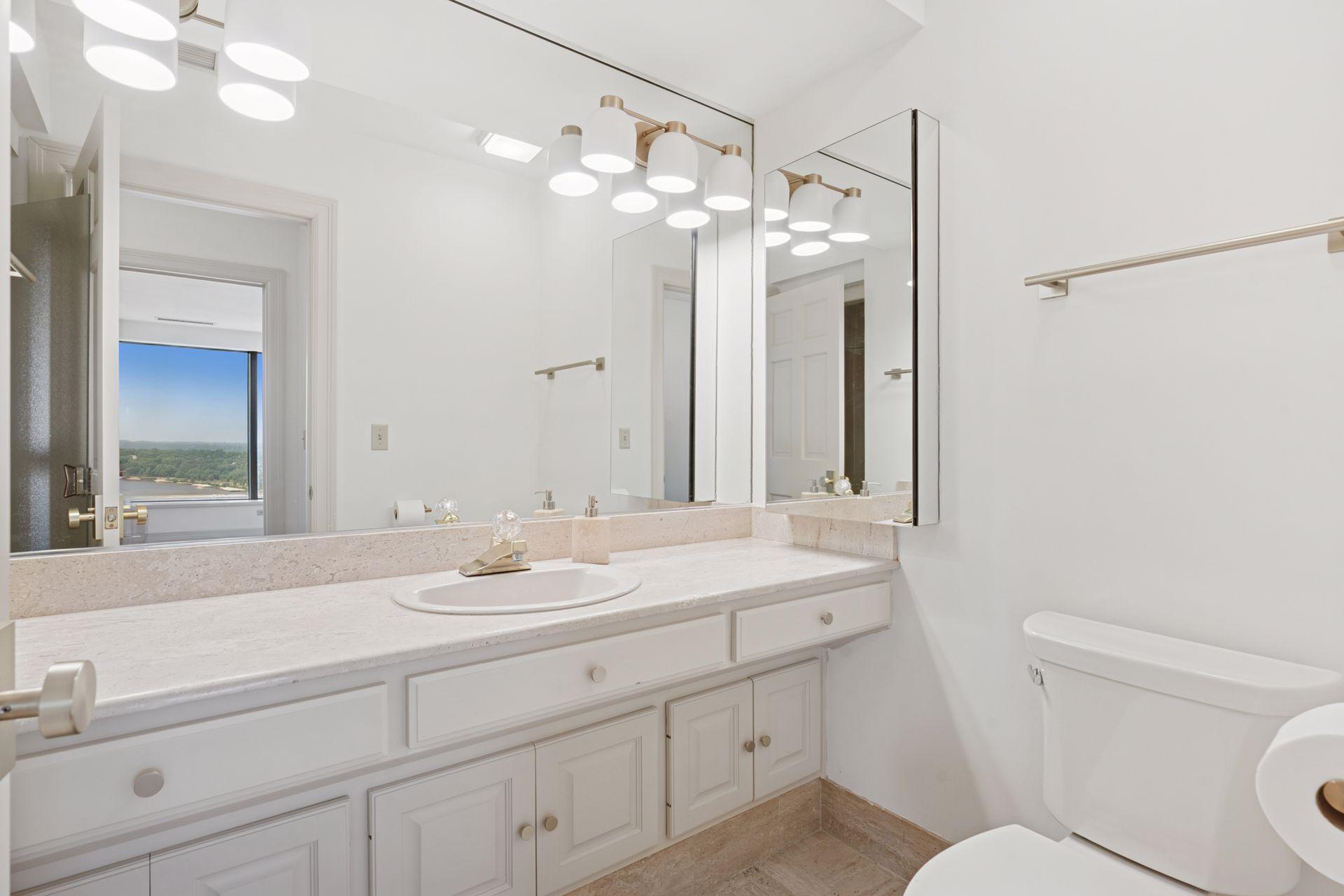 59 4th Street W Unit: 21C