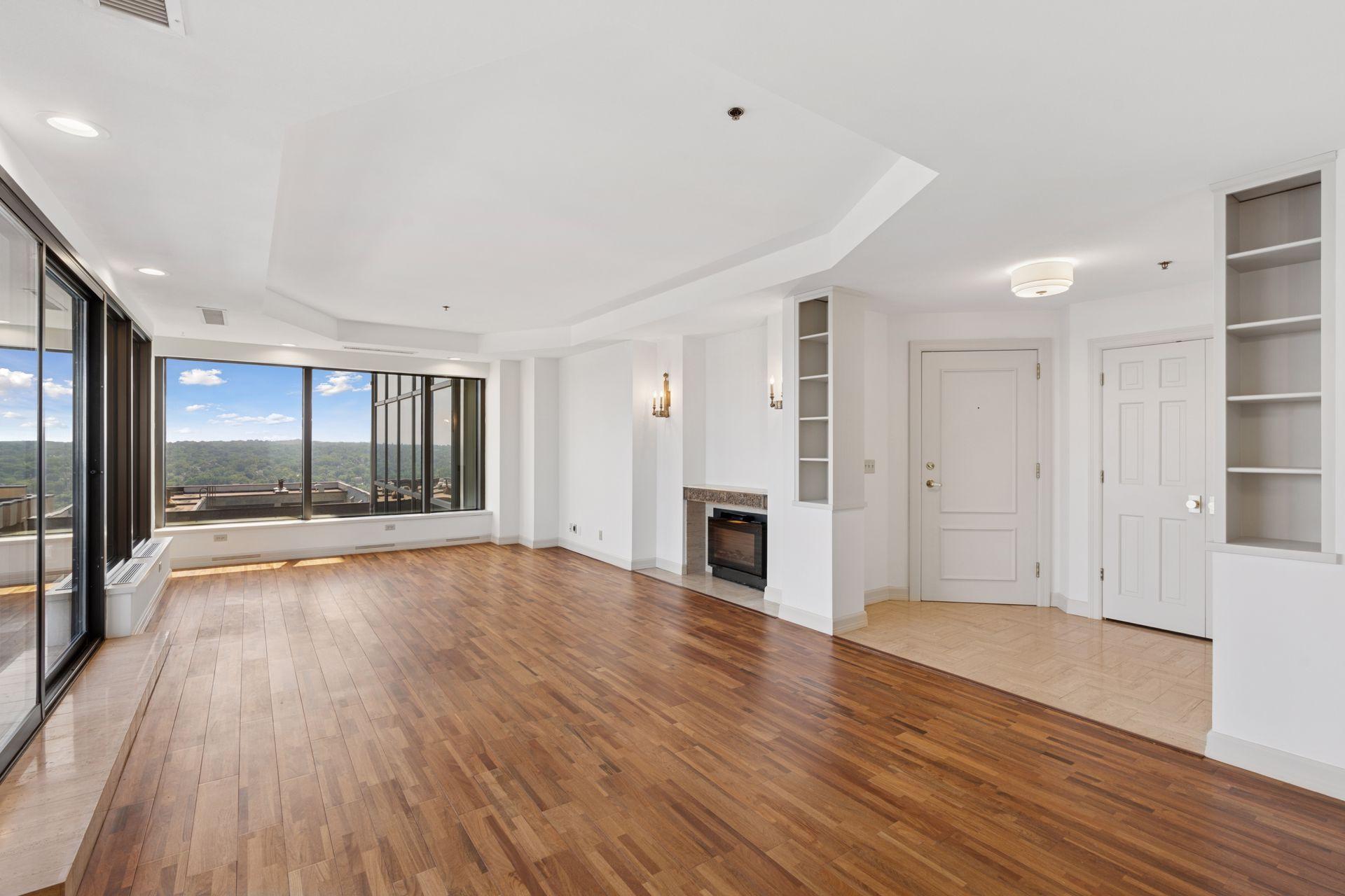 59 4th Street W Unit: 21C