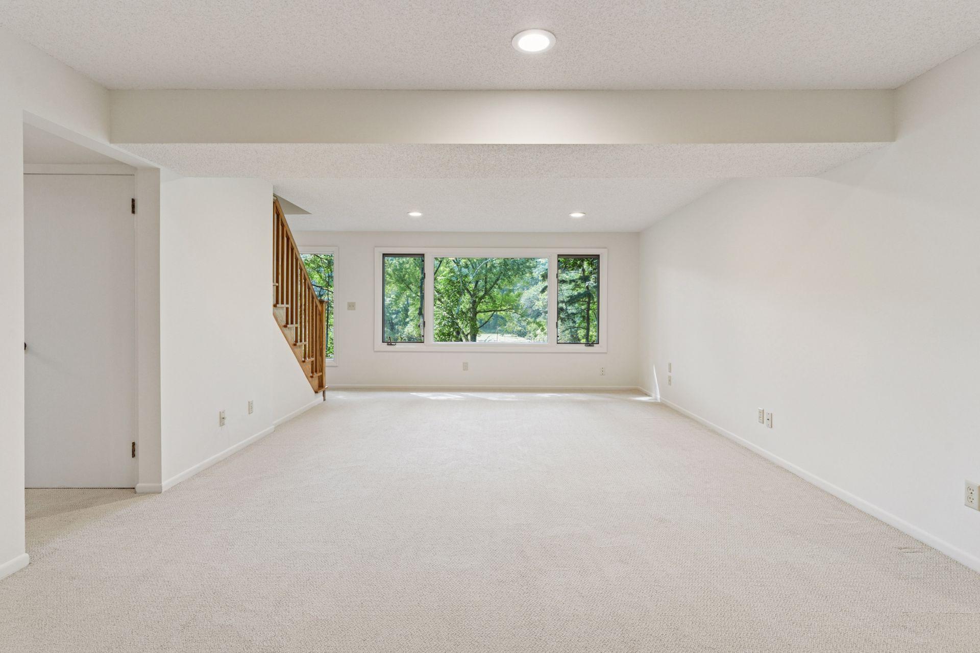 102 W Kraft Road