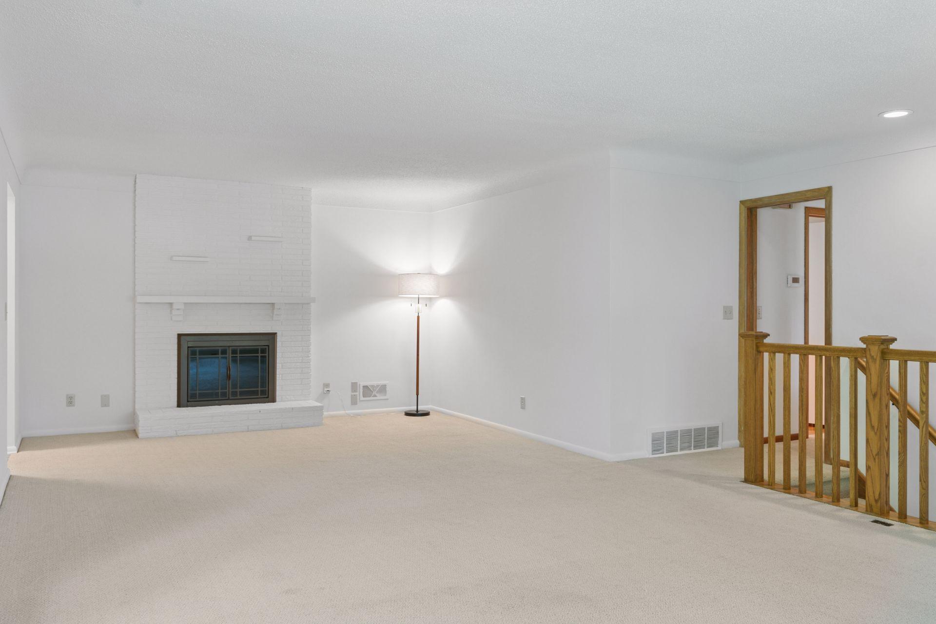 102 W Kraft Road