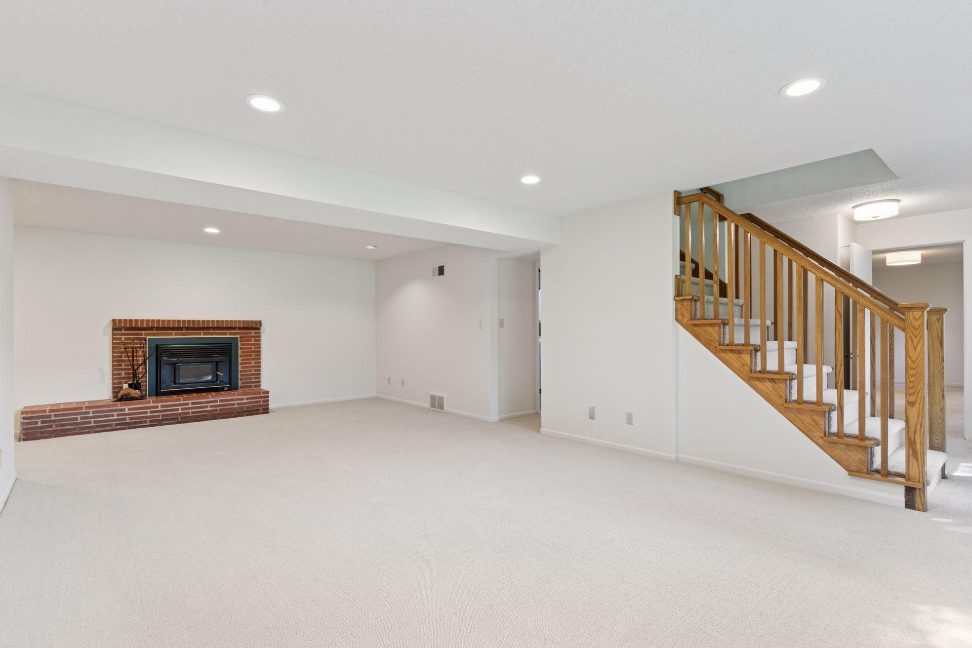 102 W Kraft Road