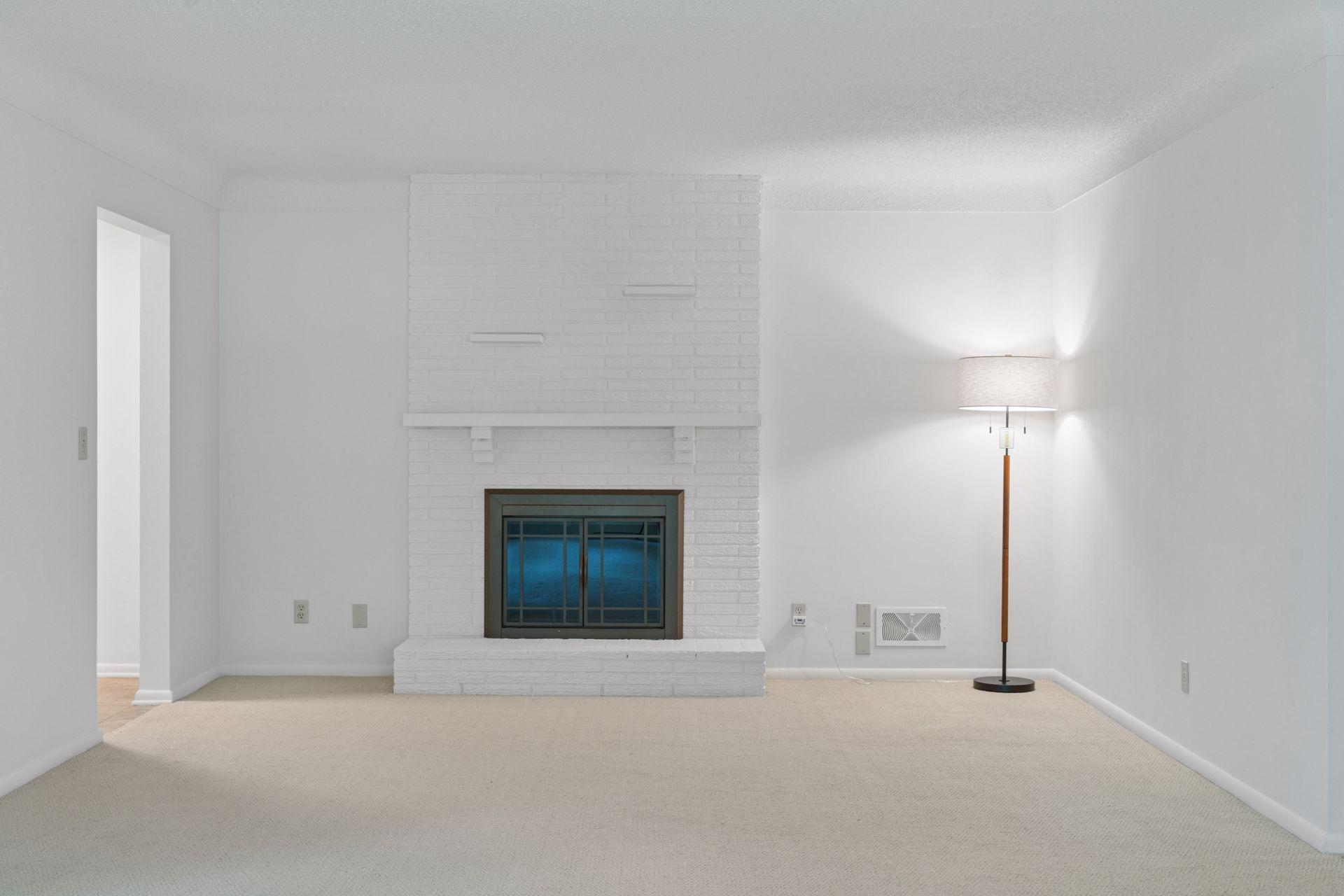 102 W Kraft Road