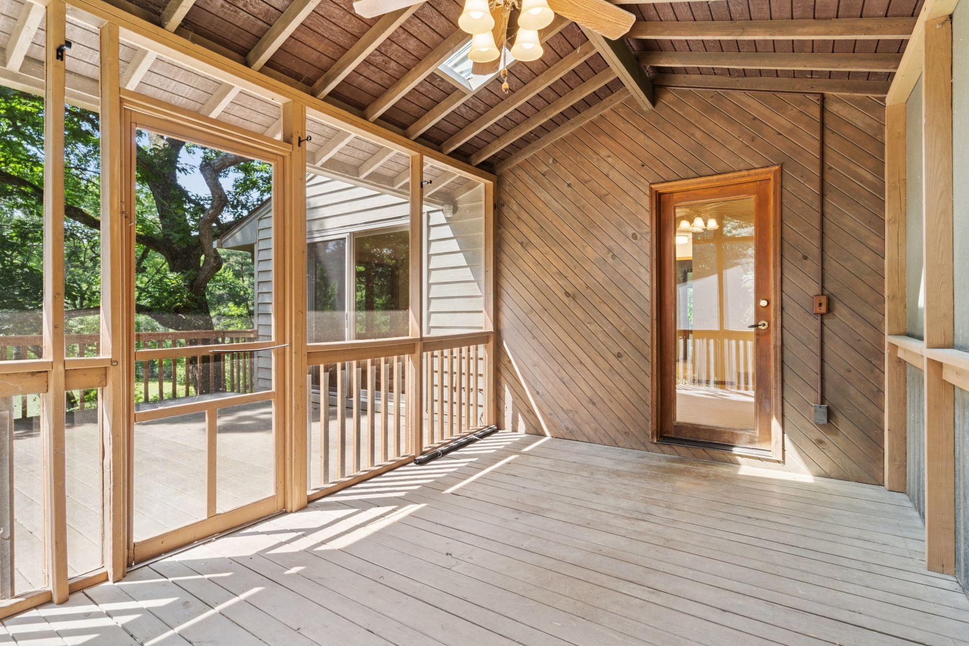 102 W Kraft Road