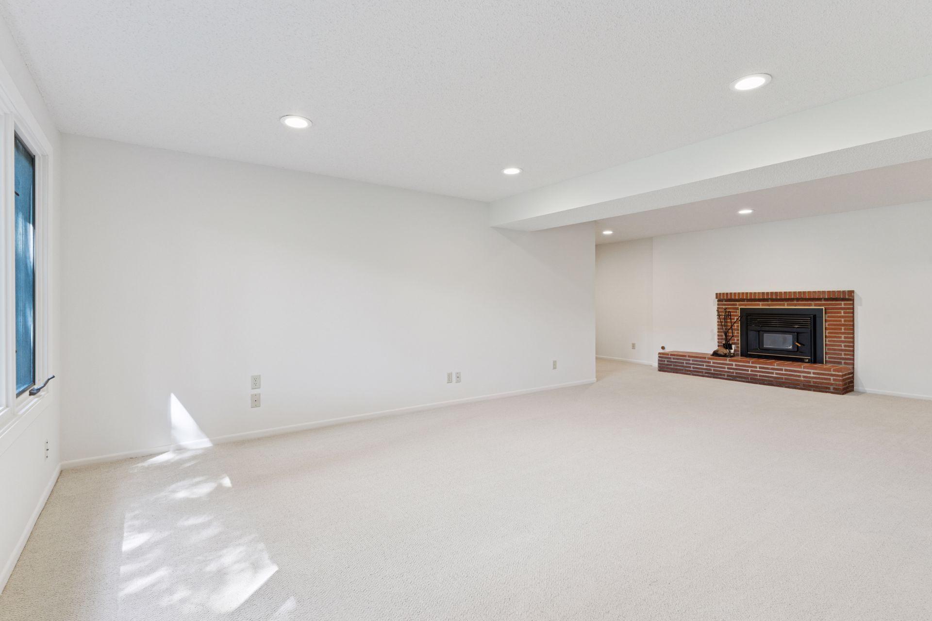 102 W Kraft Road