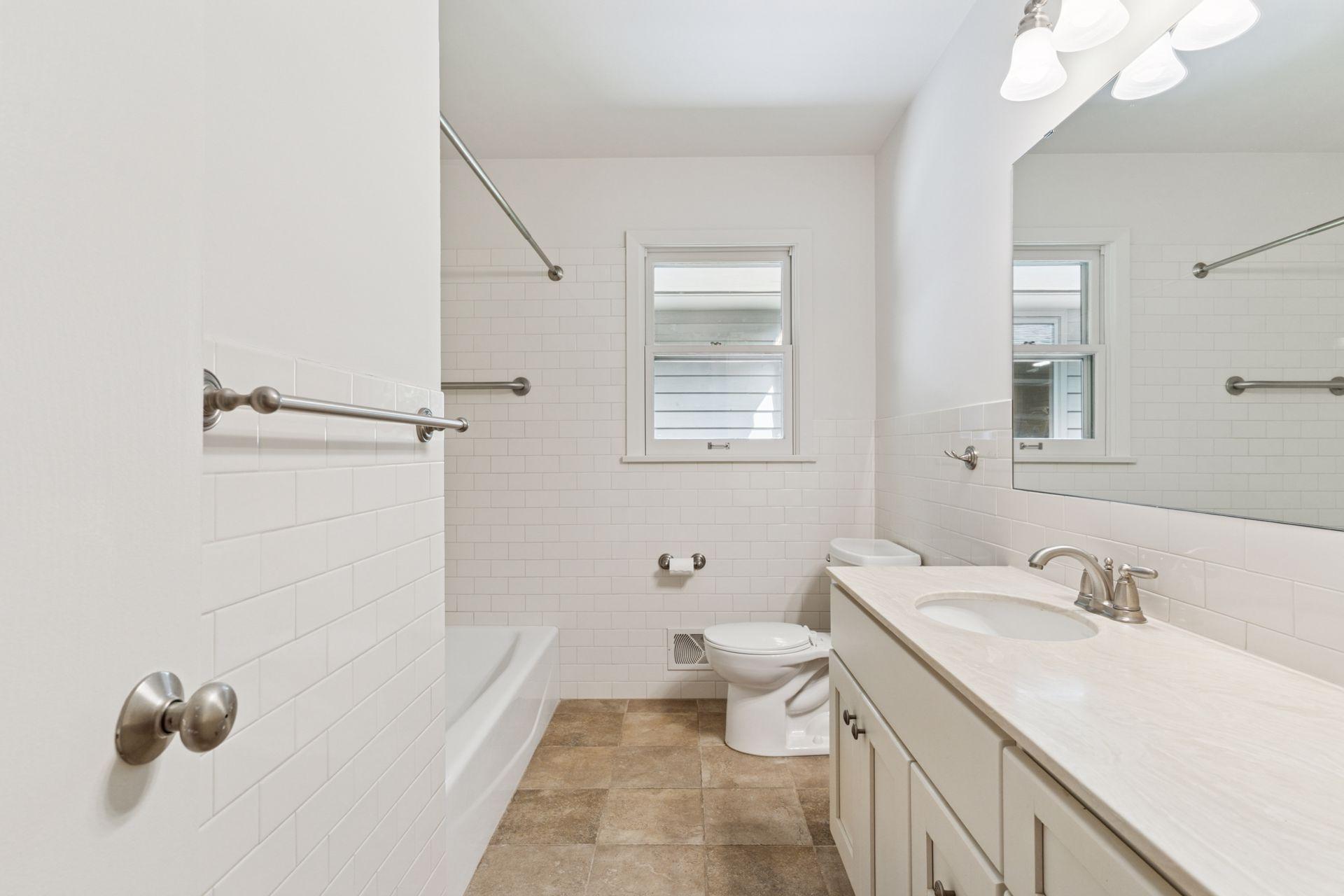 102 W Kraft Road