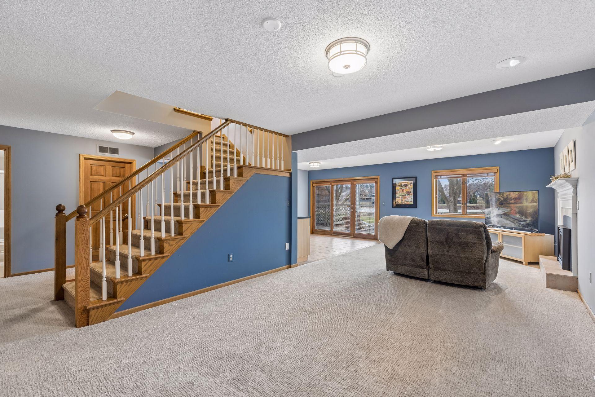 610 Watersedge Terrace