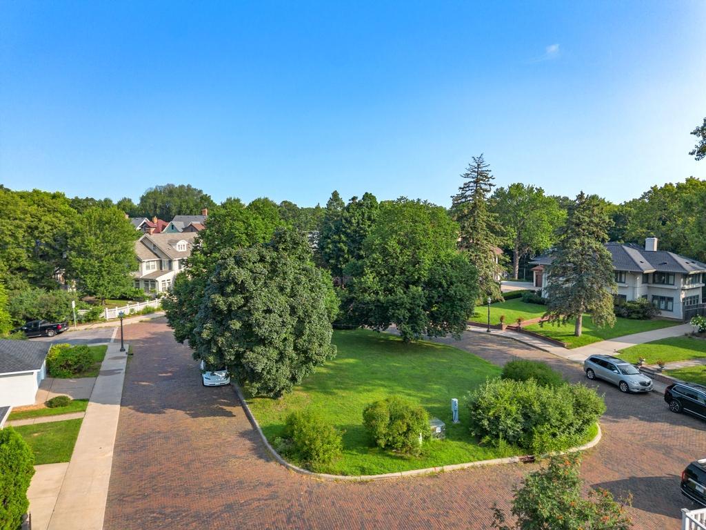 42 Kenwood Parkway