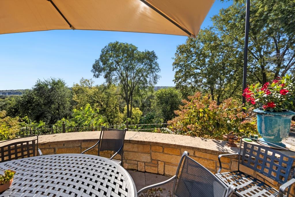 42 Kenwood Parkway