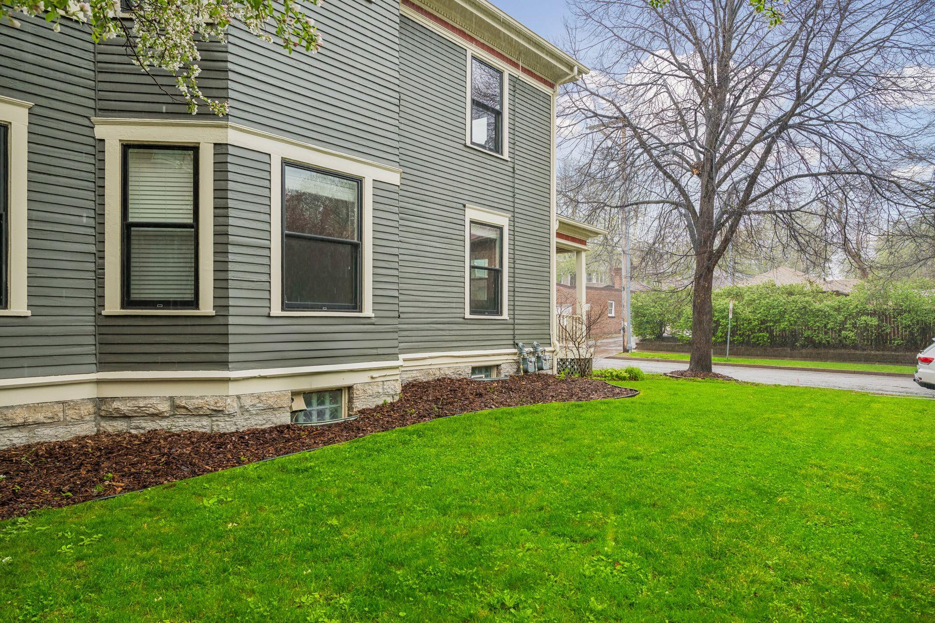 105 Milton Street S