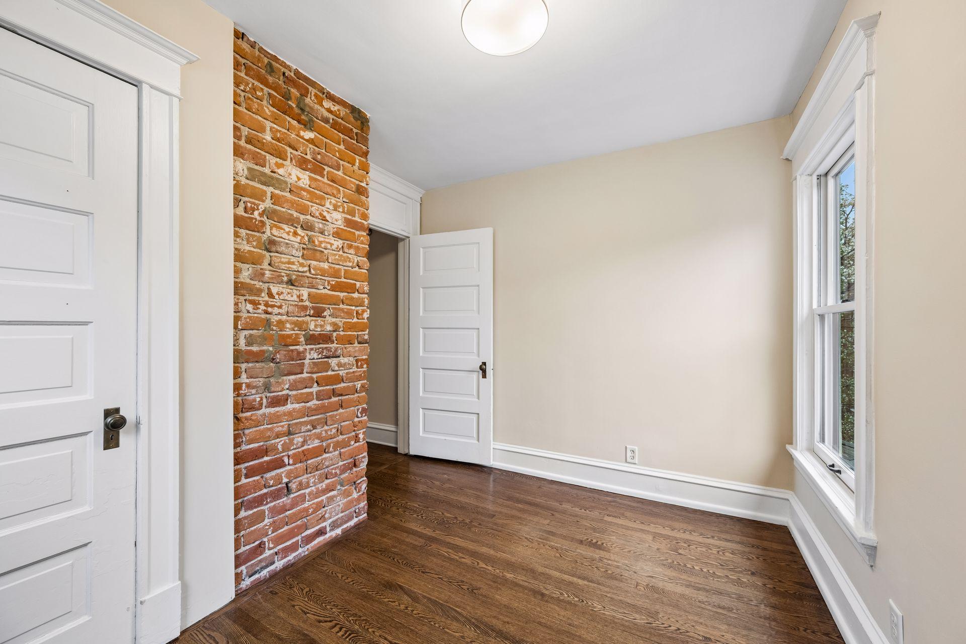 105 Milton Street S