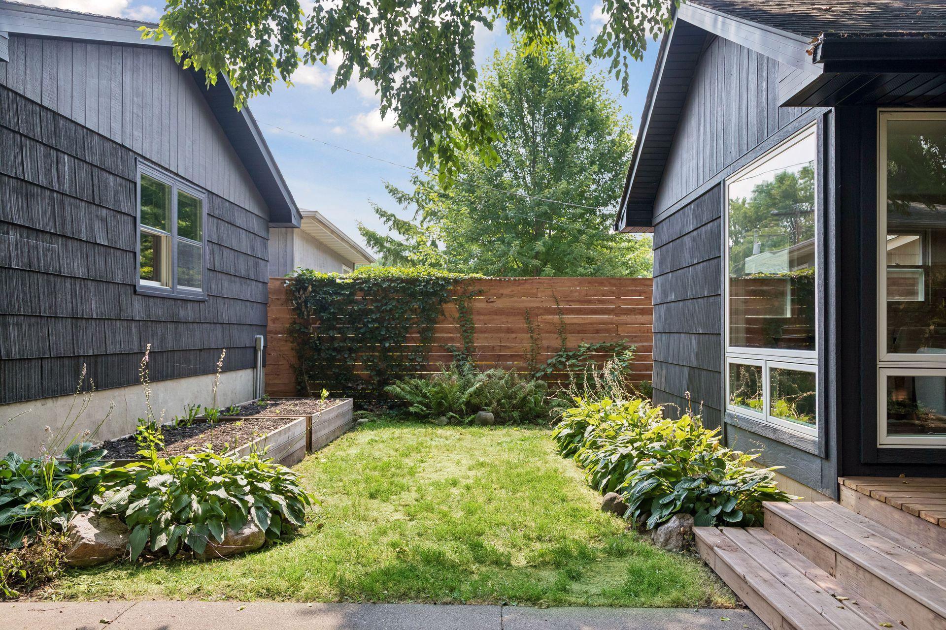 600 Desnoyer Avenue