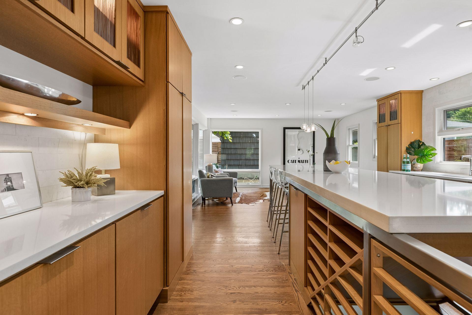 600 Desnoyer Avenue