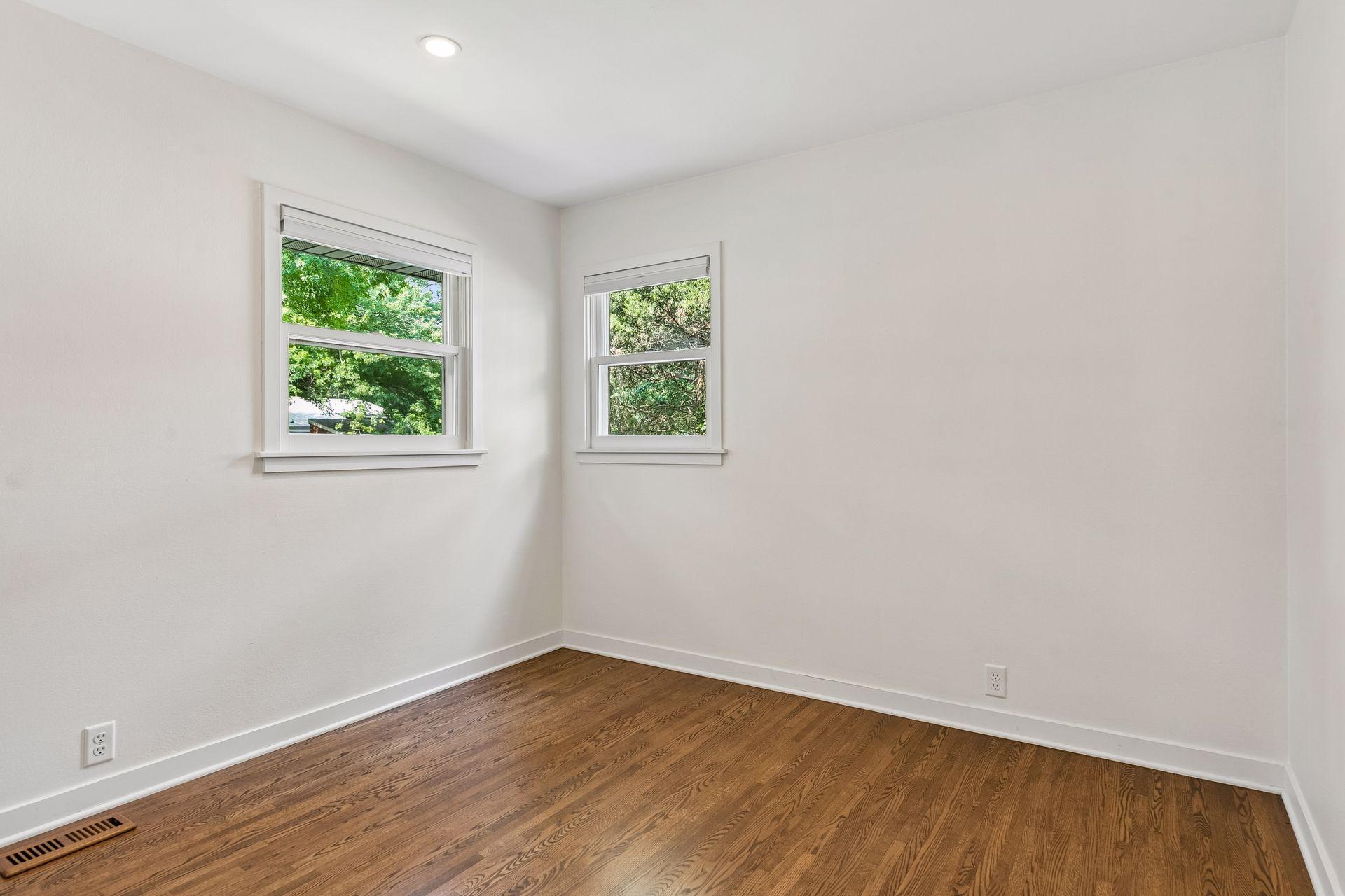 600 Desnoyer Avenue
