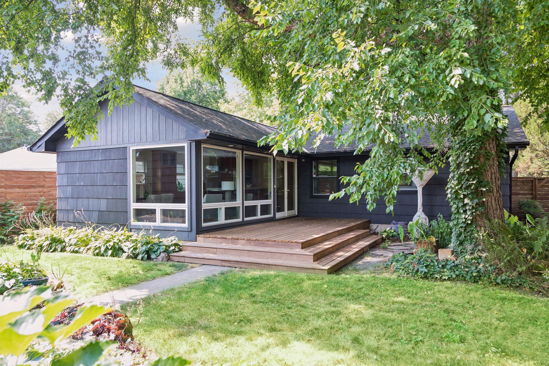 600 Desnoyer Avenue
