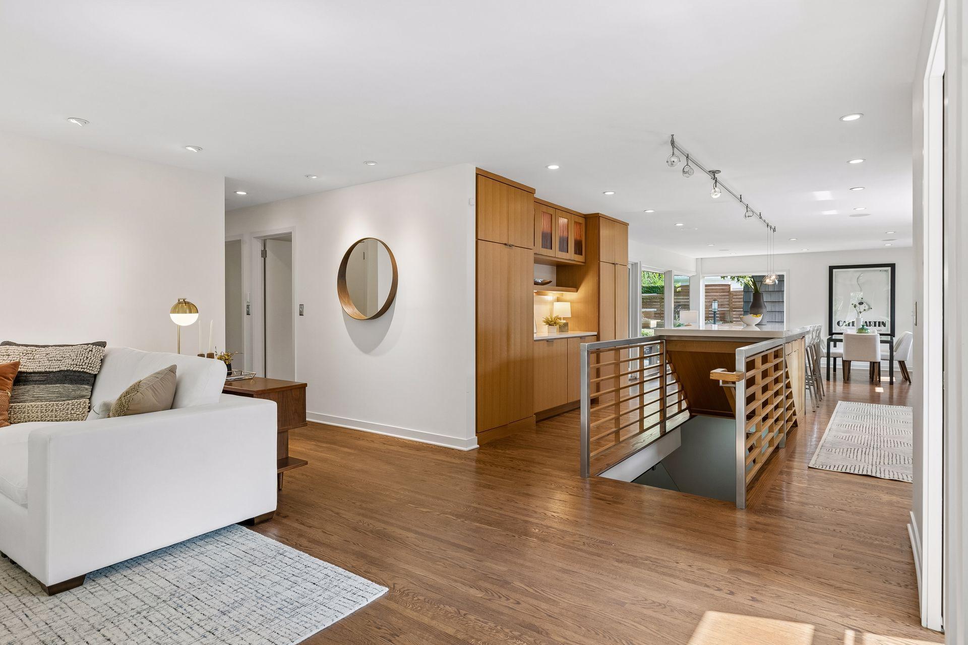 600 Desnoyer Avenue