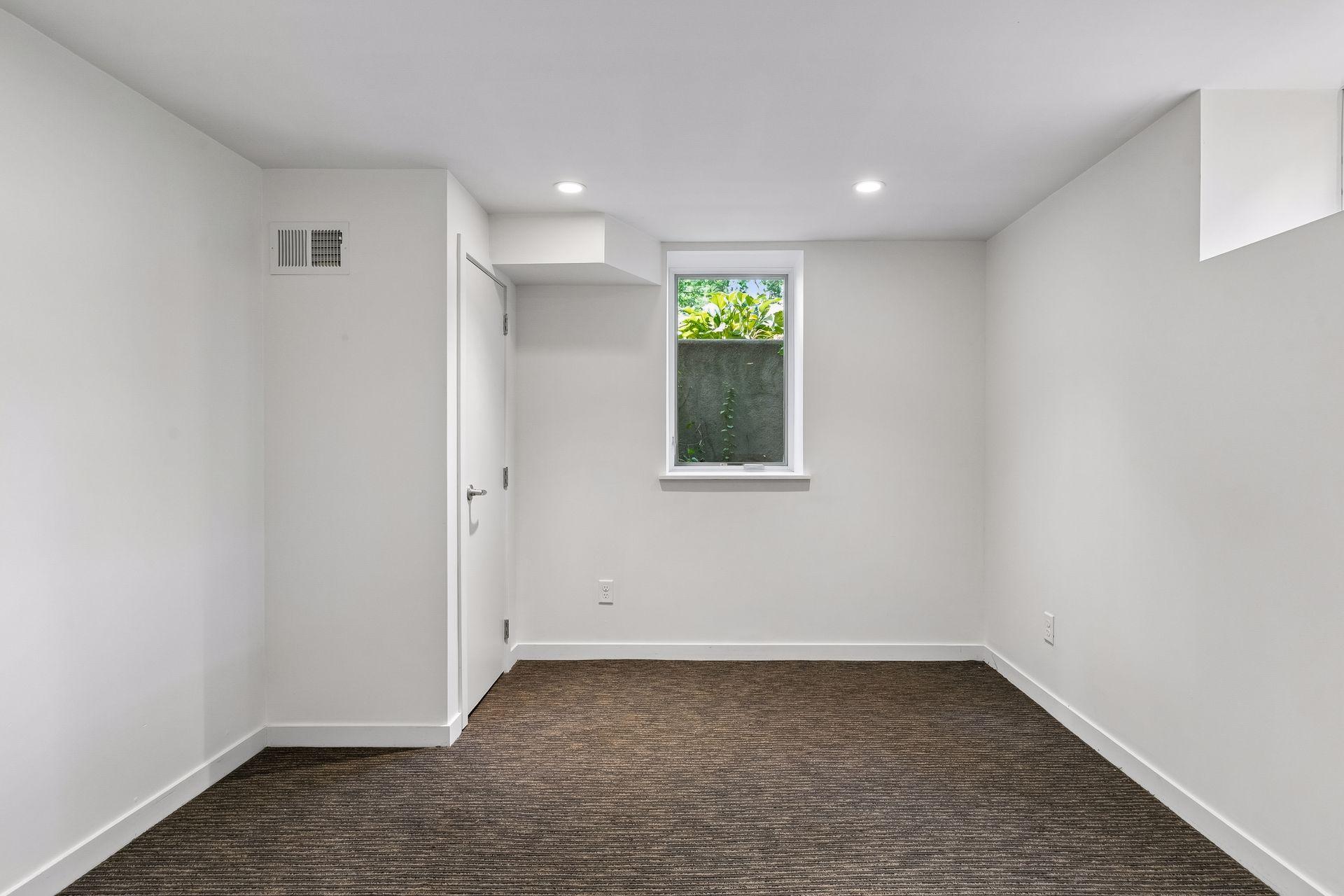 600 Desnoyer Avenue