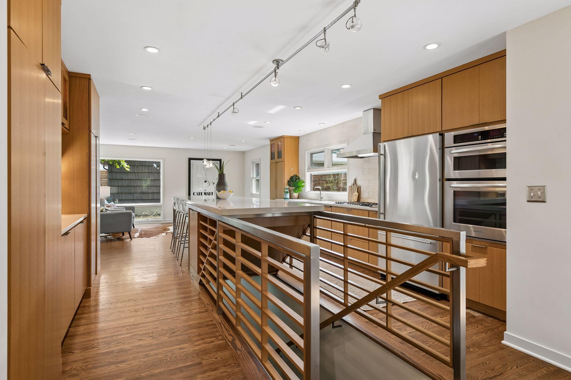 600 Desnoyer Avenue