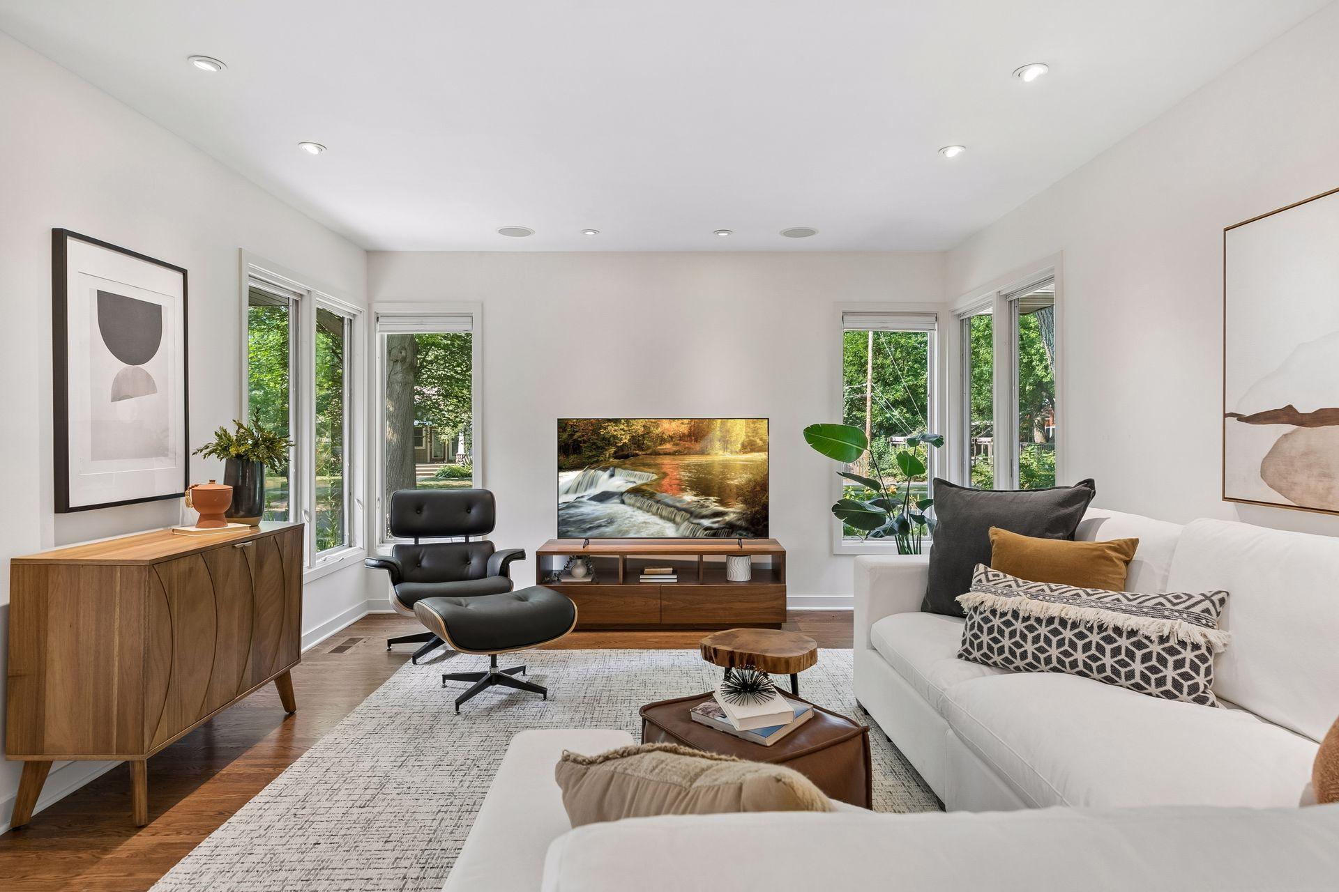 600 Desnoyer Avenue