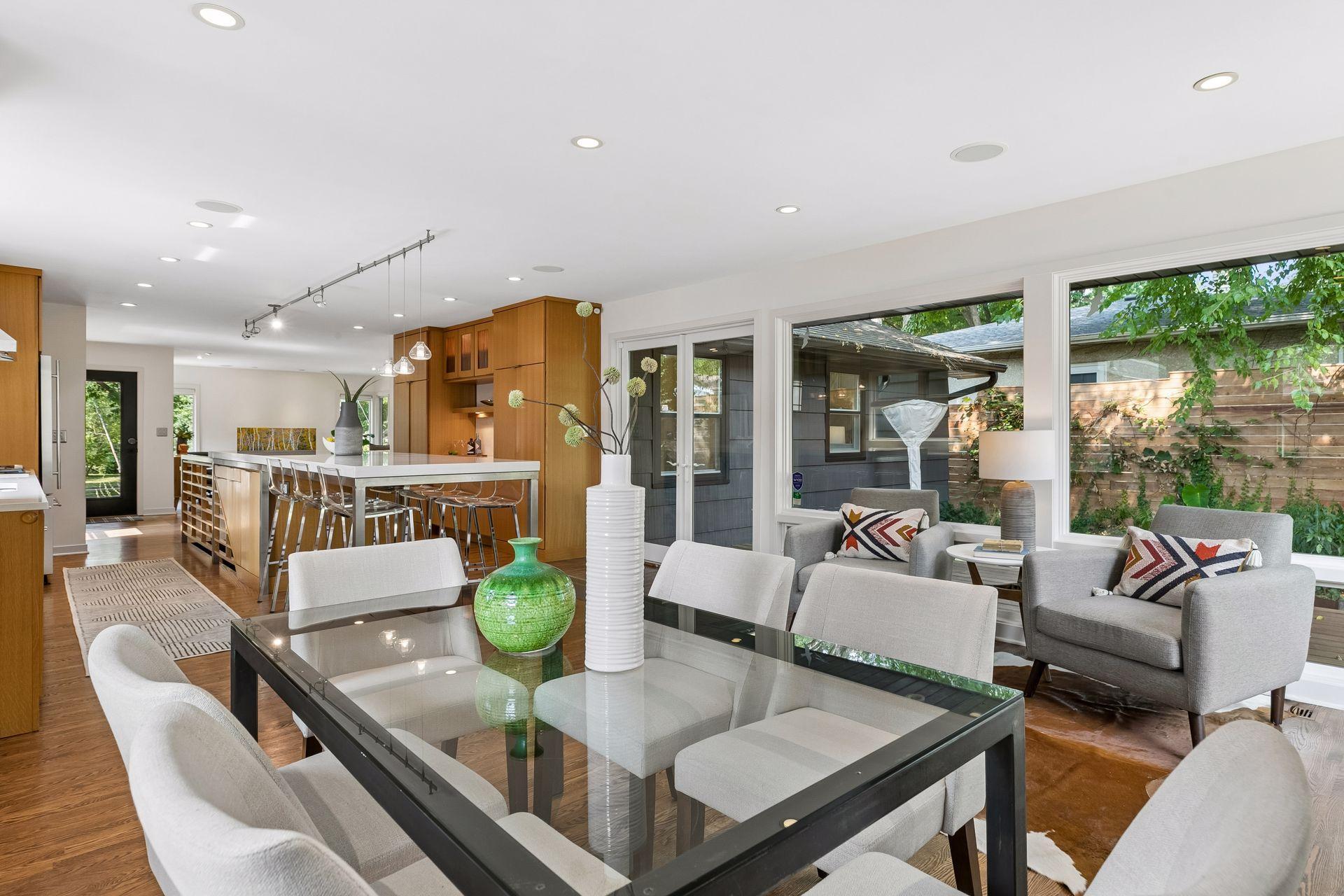 600 Desnoyer Avenue
