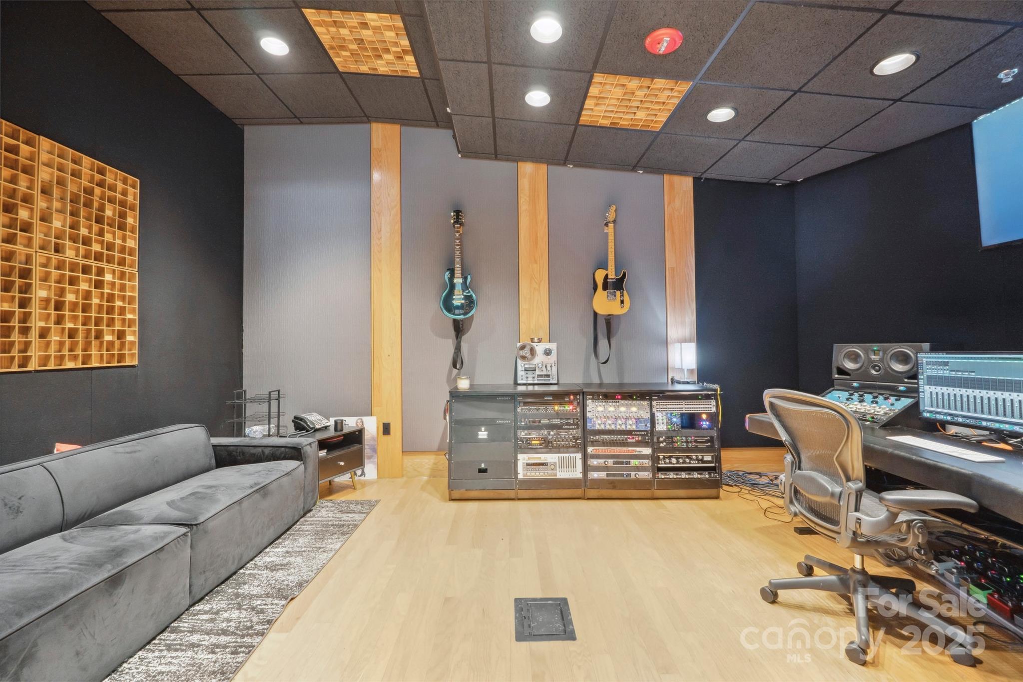 3120 Latrobe Drive