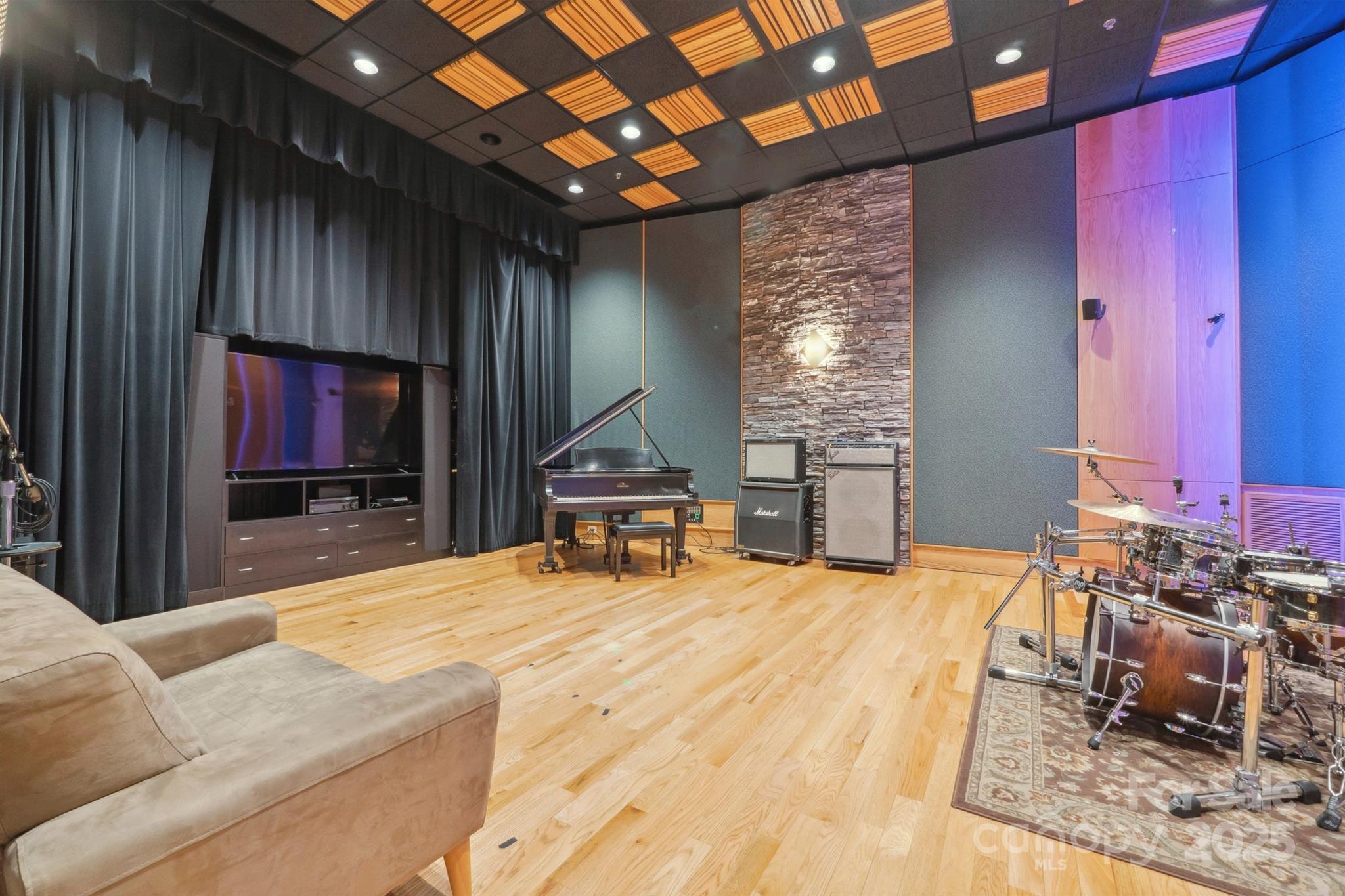 3120 Latrobe Drive