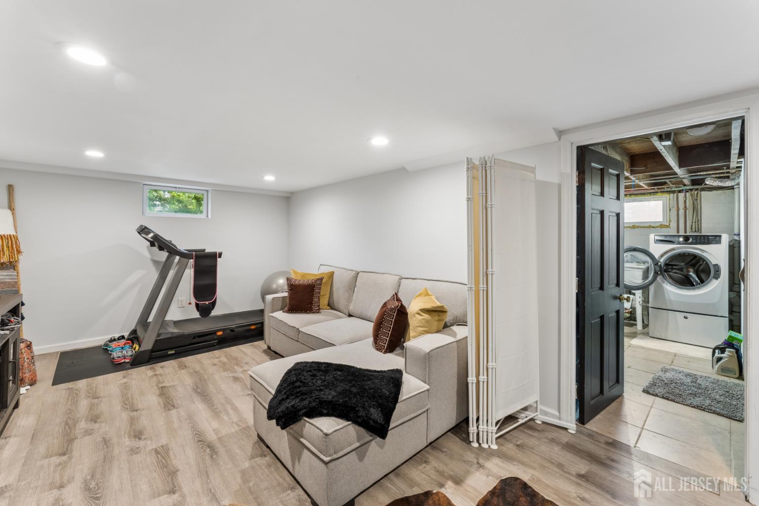 151 Minna Avenue