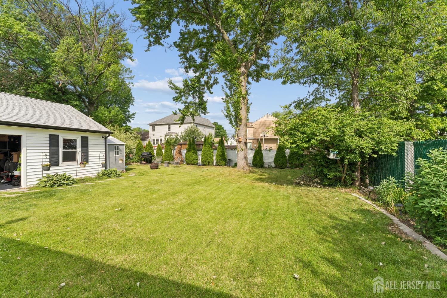 151 Minna Avenue
