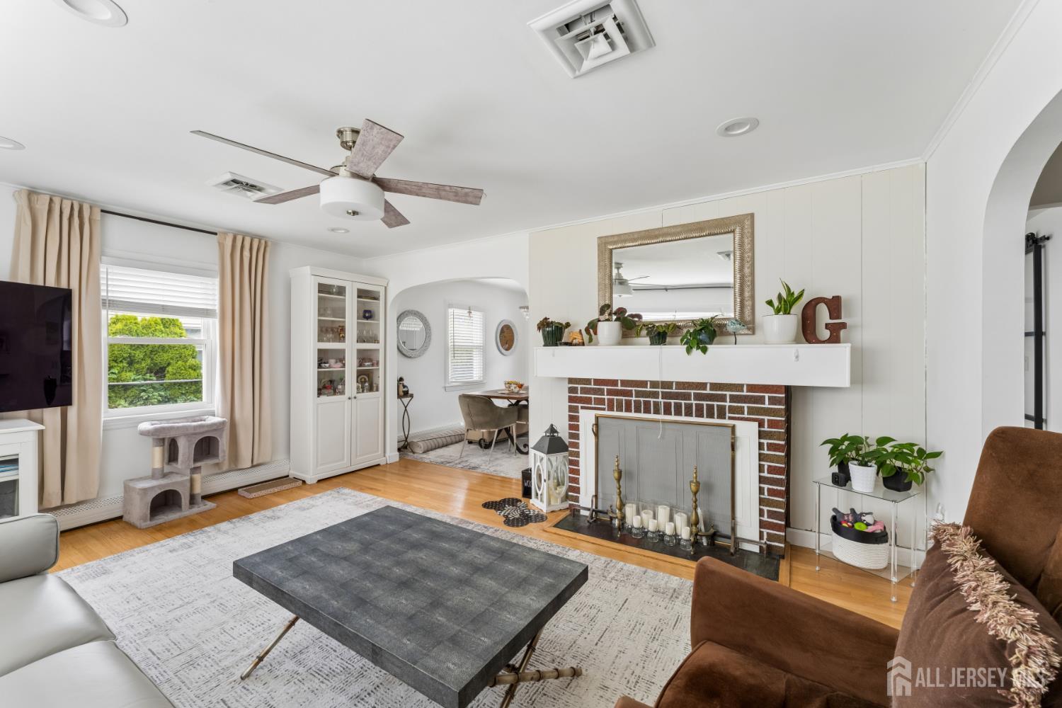 151 Minna Avenue