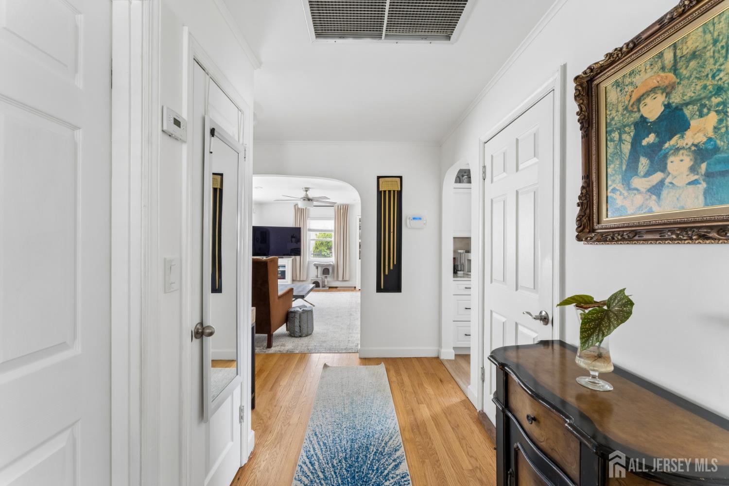 151 Minna Avenue