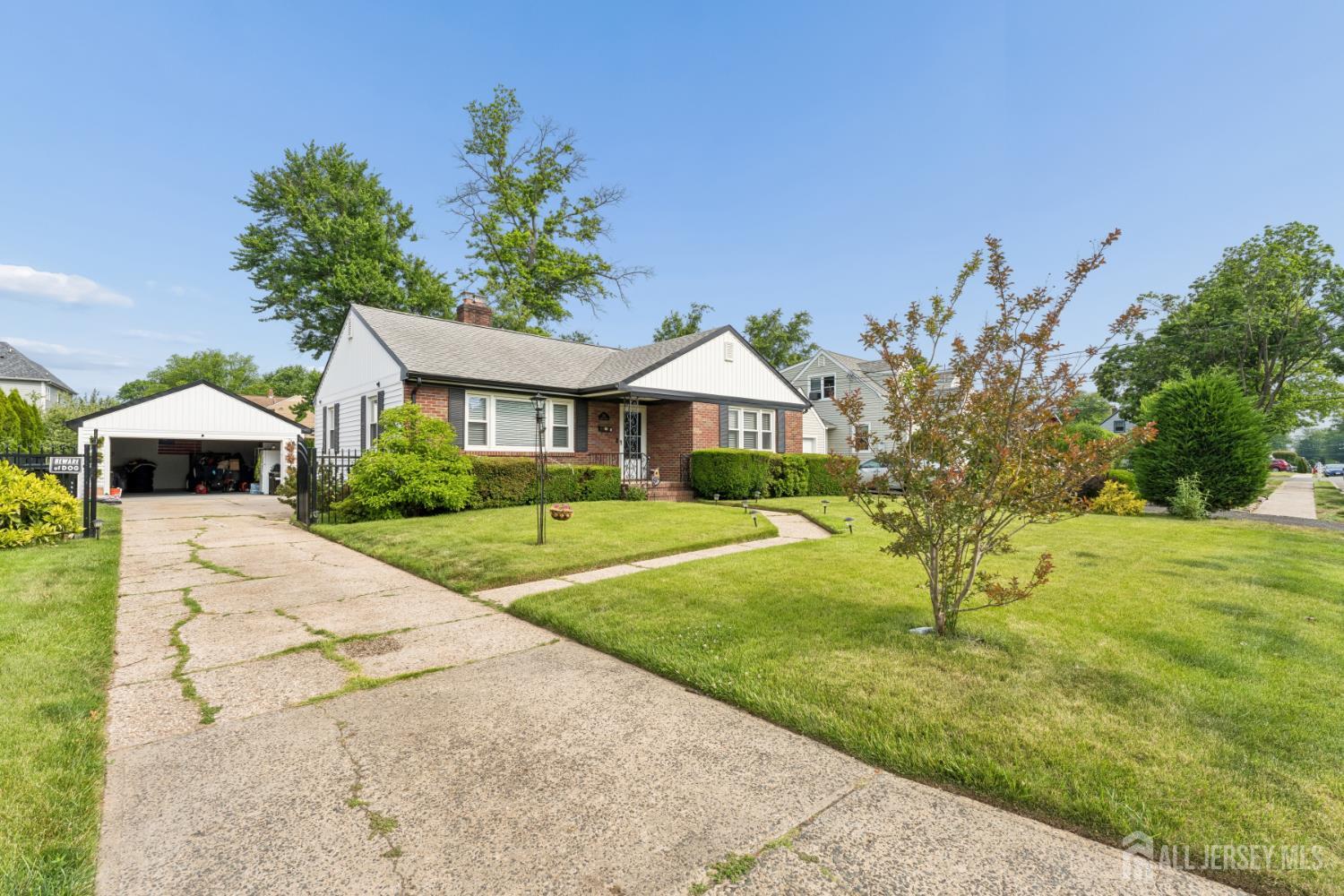 151 Minna Avenue