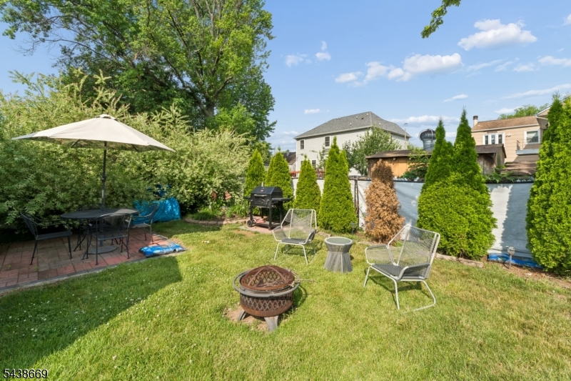151 Minna Ave