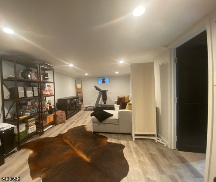 151 Minna Ave
