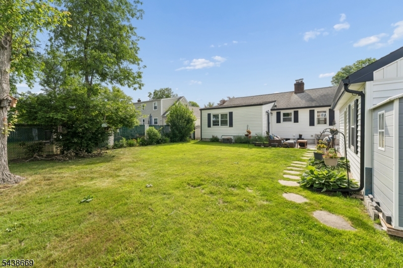 151 Minna Ave