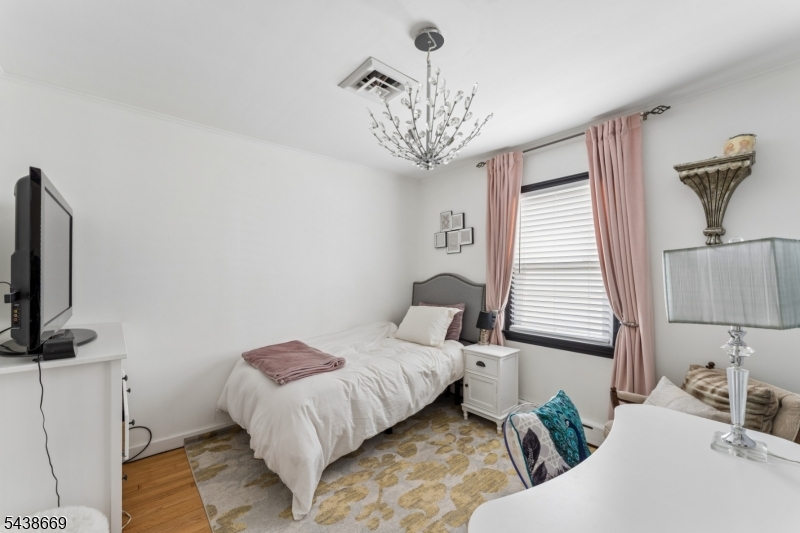 151 Minna Ave