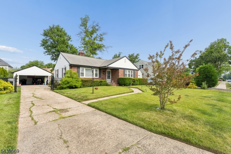 151 Minna Ave